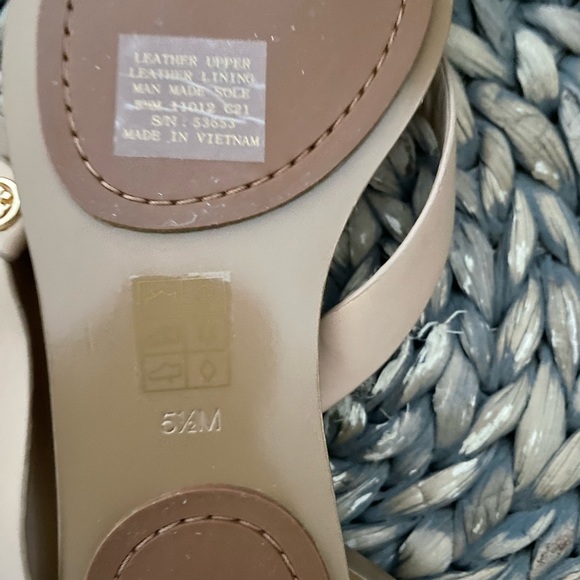 NWT Tory Burch nude sandals - Picture 3 of 3